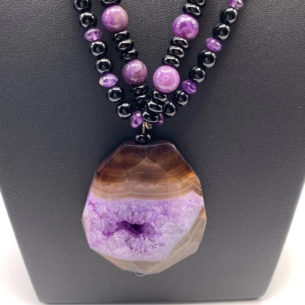 Genuine Vibrant Purple Dyed Agate Quartz Pendant Necklace with Dangle Earrings